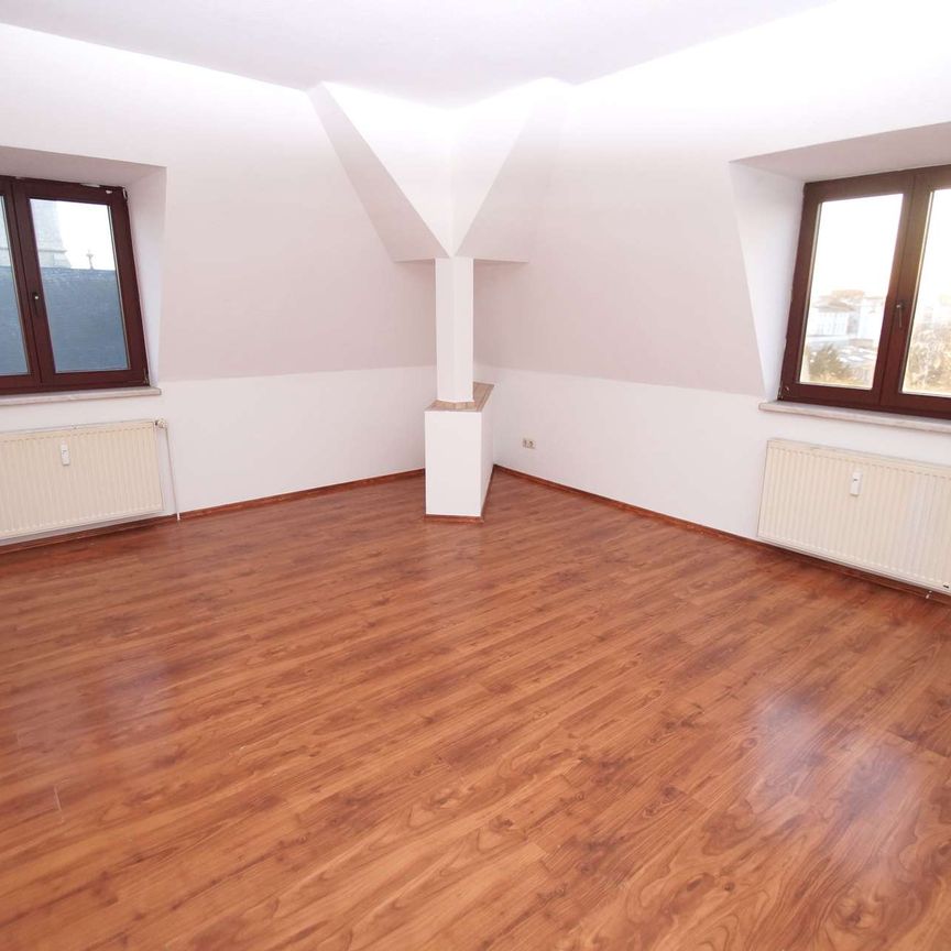 3-Zimmer-DG-Wohnung mit großer Küche, Bad mit Badewanne und Dusche - Photo 1