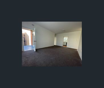 Two Bedroom Apartment with Lock-up Garage in North Sydney - Photo 1