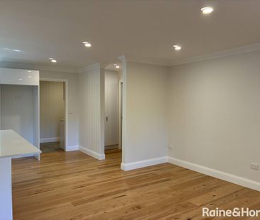 Beautifully Renovated & Decorated Classic 1950's Cottage in Bowral - Photo 5