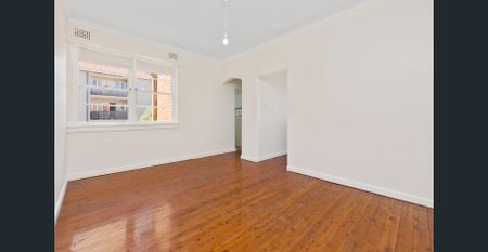 Beach Side Living, Only Two Blocks From Bondi Beach - Photo 4