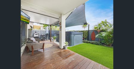 Centrally Located Modern Home with Spa and Additional Study! - Photo 3