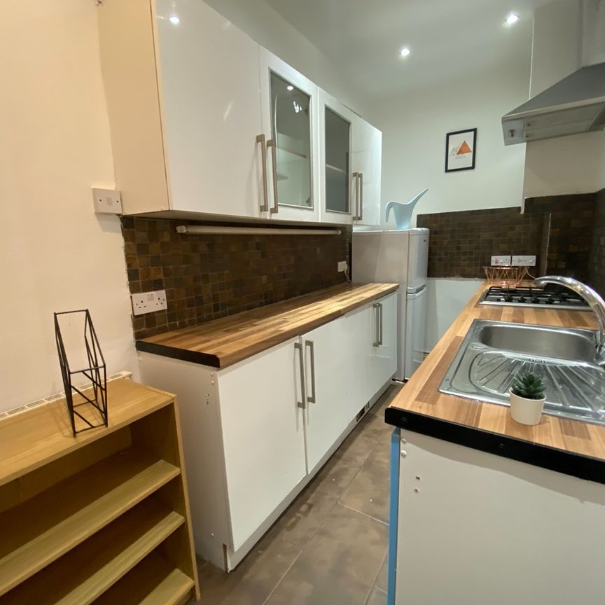 Room in a Shared House, Skipworth Street, LE2 - Photo 1