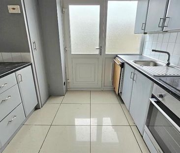 6 Davys Street, Carrickfergus, BT38 8BN - Photo 2