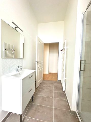 Location Appartement 4 pièces 117m² - Photo 3