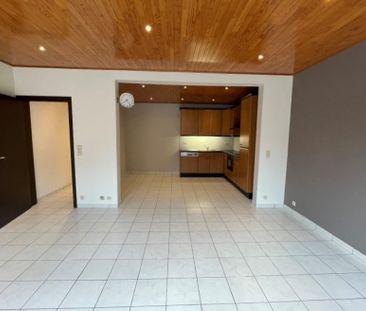 Ruim en goed gelegen appartement met 2 slaapkamers in kleine gebouw - Photo 2