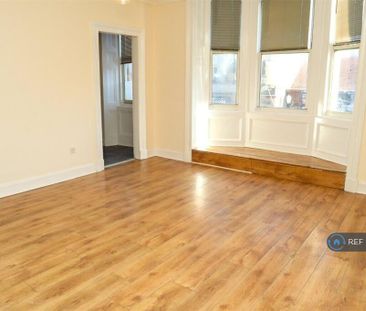 3 bedroom flat to rent - Photo 2