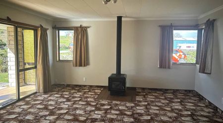 Spacious 3-Bedroom Brick Home in Tranquil Ahaura - Photo 2