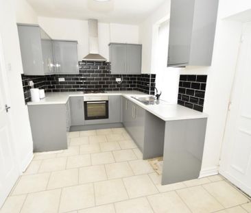 2 bedroom terraced house to rent - Photo 1