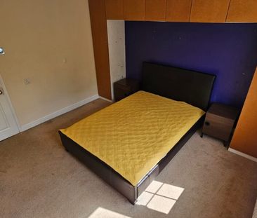 Gledhow Valley Road, Leeds, LS17 6LX - Photo 4