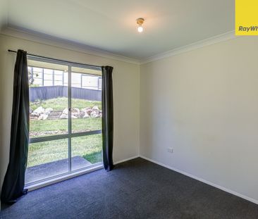 Spacious Freshly Renovated Family Home in Parkwood 3 Bed 2 Bath - Photo 4