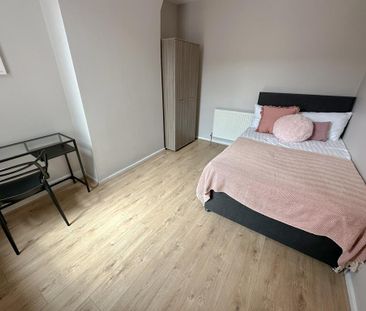 4 bedroom terraced house to rent - Photo 4