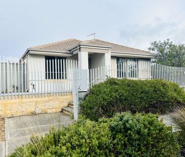 3 Bedroom 2 Bathroom Home in Eglington - Photo 5