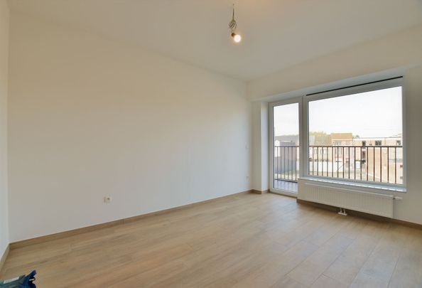 Prachtig dakappartement met terras, gelegen in het hartje van Sint-Gillis-Dendermonde. - Photo 1