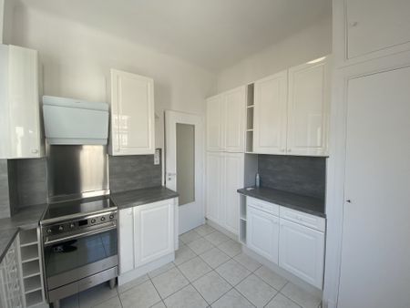 Location Appartement 3 pièces 67m² NICE 06000 - Photo 4