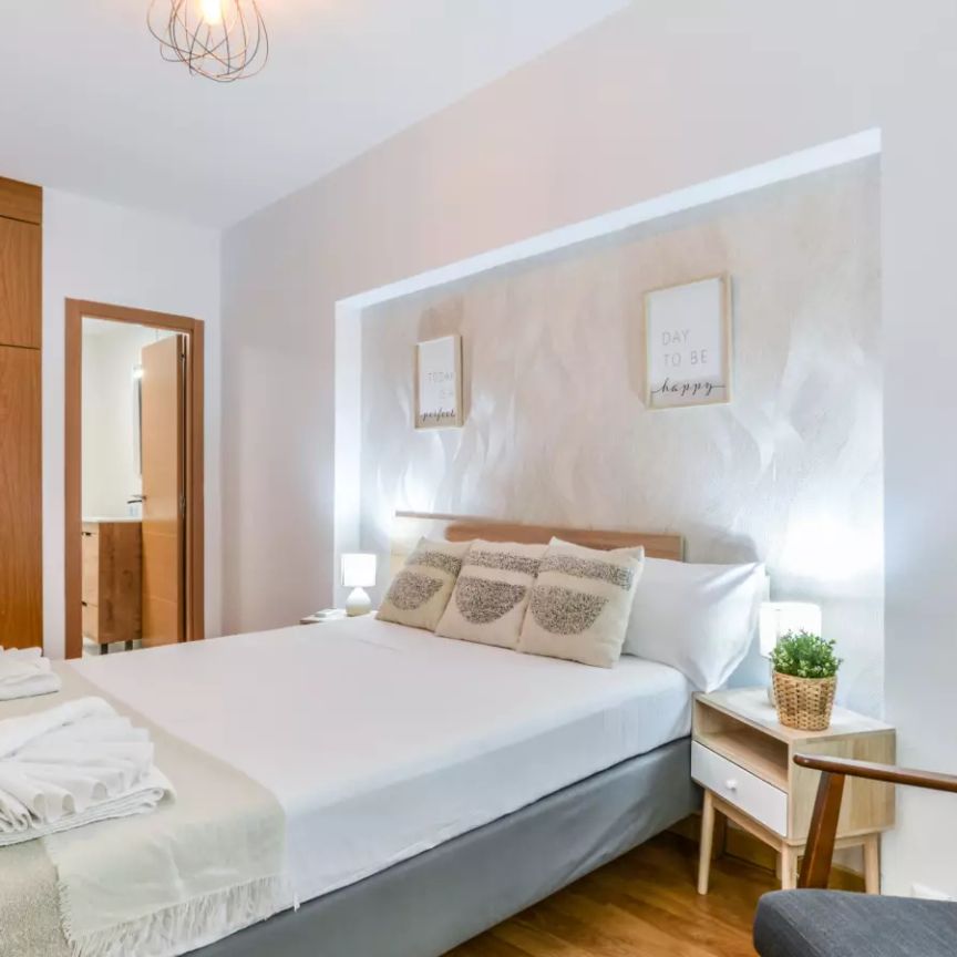 Studio for rent in Argüelles, no pets or smoking - Photo 1