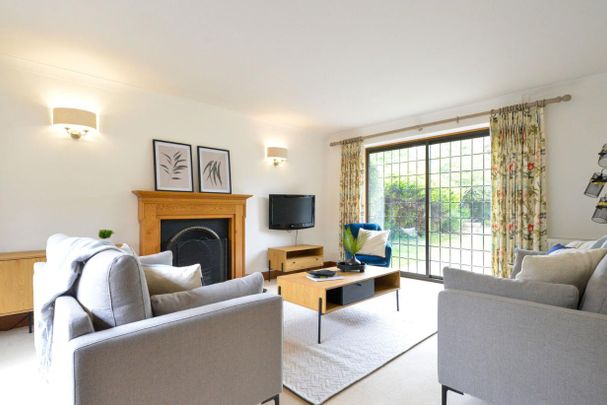 5 bed detached house to rent in Bookhurst Road, Cranleigh, GU6 - Photo 1