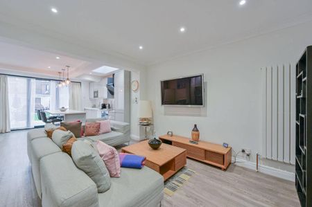 5 bedroom terraced house to rent - Photo 2