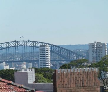 Top Floor&comma; Bright & Sunny One Double Bedroom Apartment - Photo 3