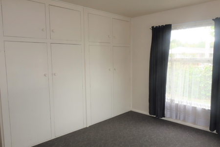 2-Bedroom Flat with Garage - Photo 2