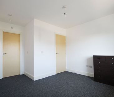 Bittern House, 28 Wraysbury Drive, Yiewsley, UB7 - Photo 3