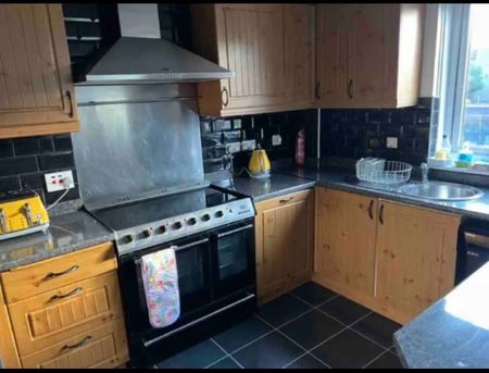 3 Bed Flat, Milnpark Gardens, G41 - Photo 3