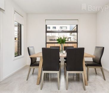 MODERN HOME WITH PLENTY OF SPACE - Photo 3