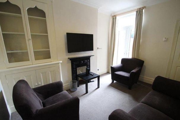 4 bedroom terraced house to rent - Photo 1