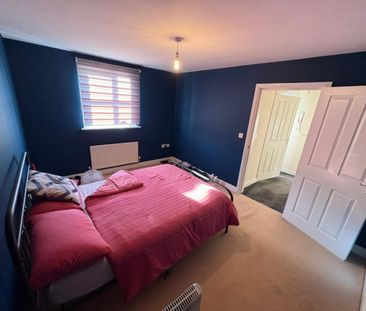 2 bed Flat - To Let - Photo 3