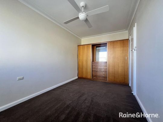 2/310 Armidale Road, Tamworth, NSW 2340 - Photo 1