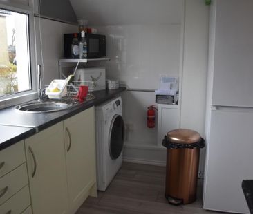 3 bedroom semi-detached house to rent - Photo 6