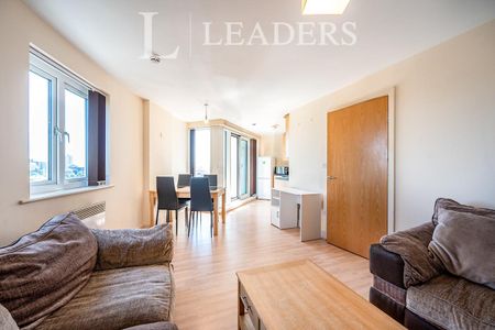 2 bedroom apartment to rent The Roundhouse, Gunwharf Quays, Portsmouth, PO1 - Photo 2