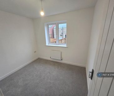 3 bedroom semi-detached house to rent - Photo 5