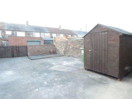 2 bed terraced house to rent in NE63 - Photo 3