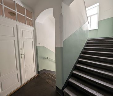 Altbau-Charme mit Grünblick: 2-Zimmer-Wohnung in Top-Lage bei Schlo... - Photo 2