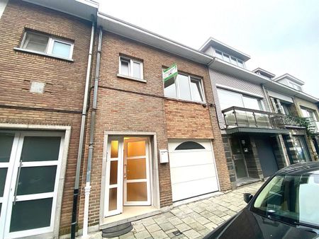 Ruime woning met vier slaapkamers en garage - Foto 4