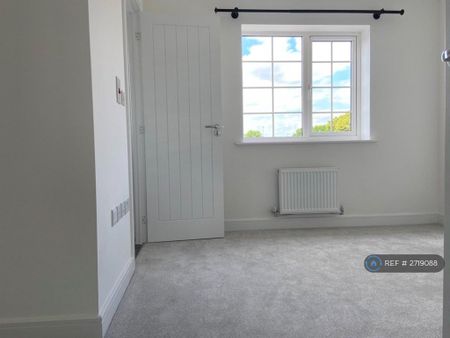 3 bedroom terraced house to rent - Photo 2