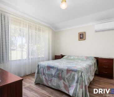 Charming Family Home in a Quiet Cul-de-Sac – Prime Beeliar Location! - Photo 2