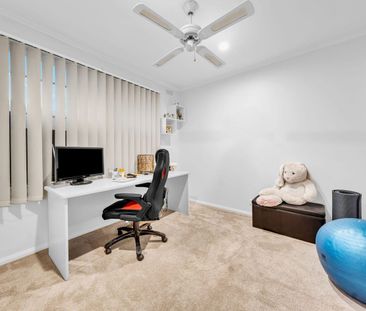 MODERN APPEAL WITH LOTS OF EXTRAS - Photo 4