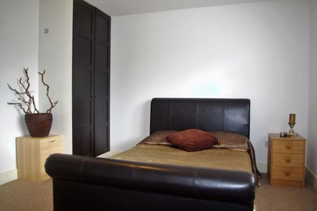 Spacious Four Bedroom Semi-Detached To Let Wallcote Avenue Brent Cross NW2 - Photo 5