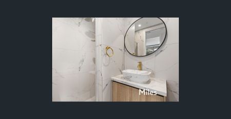 LUXURY LIVING IN PRIME LOCATION - Photo 4