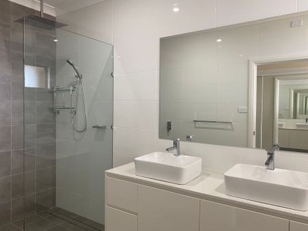 Large Family Home - Photo 5