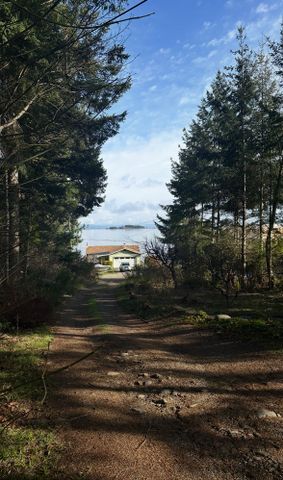 Ocean Views Home in Union Bay 2 Bed 1 Bath - Photo 5