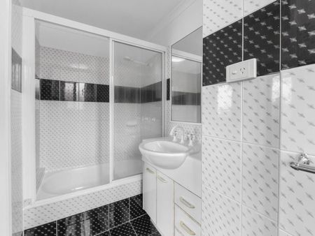 Central and secure apartment close to the Urban Village - Photo 5