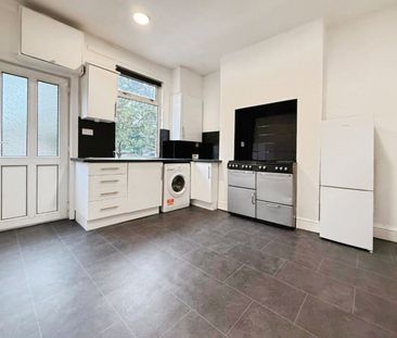 2 bedroom House To Let Total Size: 700 SQ FT - Photo 2
