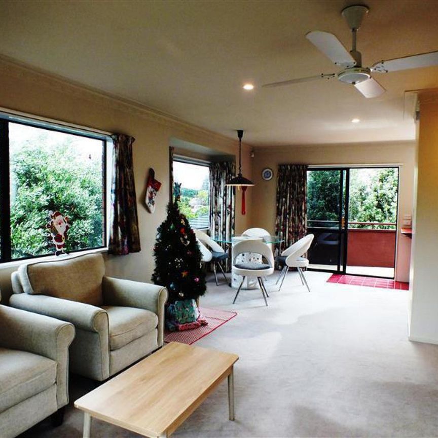 Orewa Beach Property $730 - Photo 1