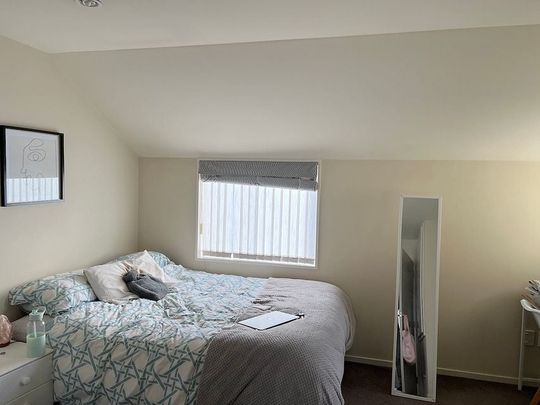 Double glazed newish home - Photo 1