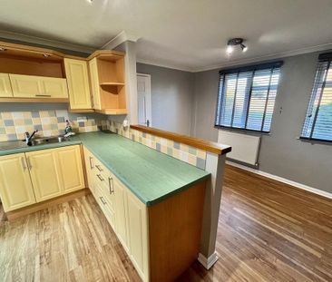 3 bedroom semi-detached house to rent - Photo 3