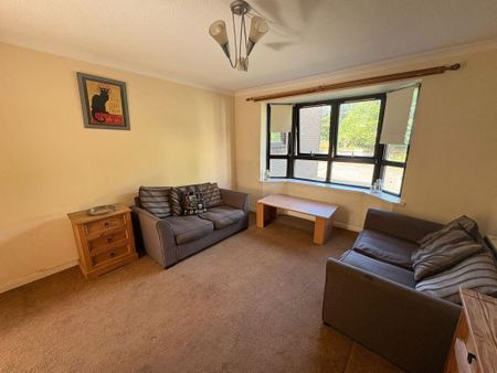 2 bedroom flat to rent - Photo 2