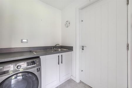 4 bedroom detached house to rent - Photo 5