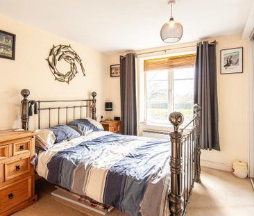 2 bedroom ground floor flat to rent - Photo 2